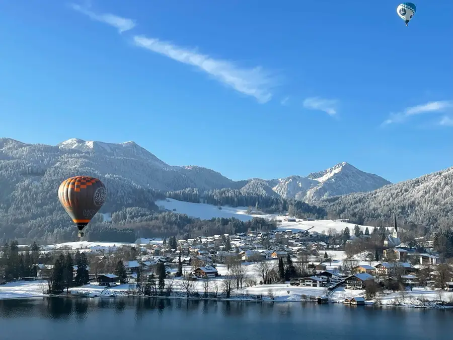 Heißluftballonflug über den Tegernsee bei Sonnenschein - Hotel Bussi Baby 